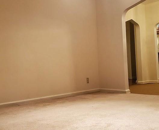 2nd image of 2920 Bell Blvd #2