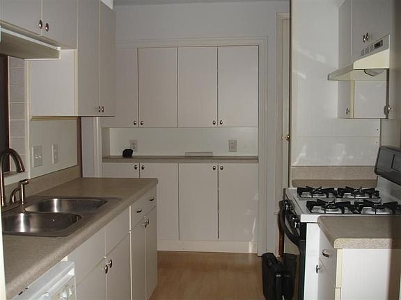 5th image of 3209 Mossrock Dr