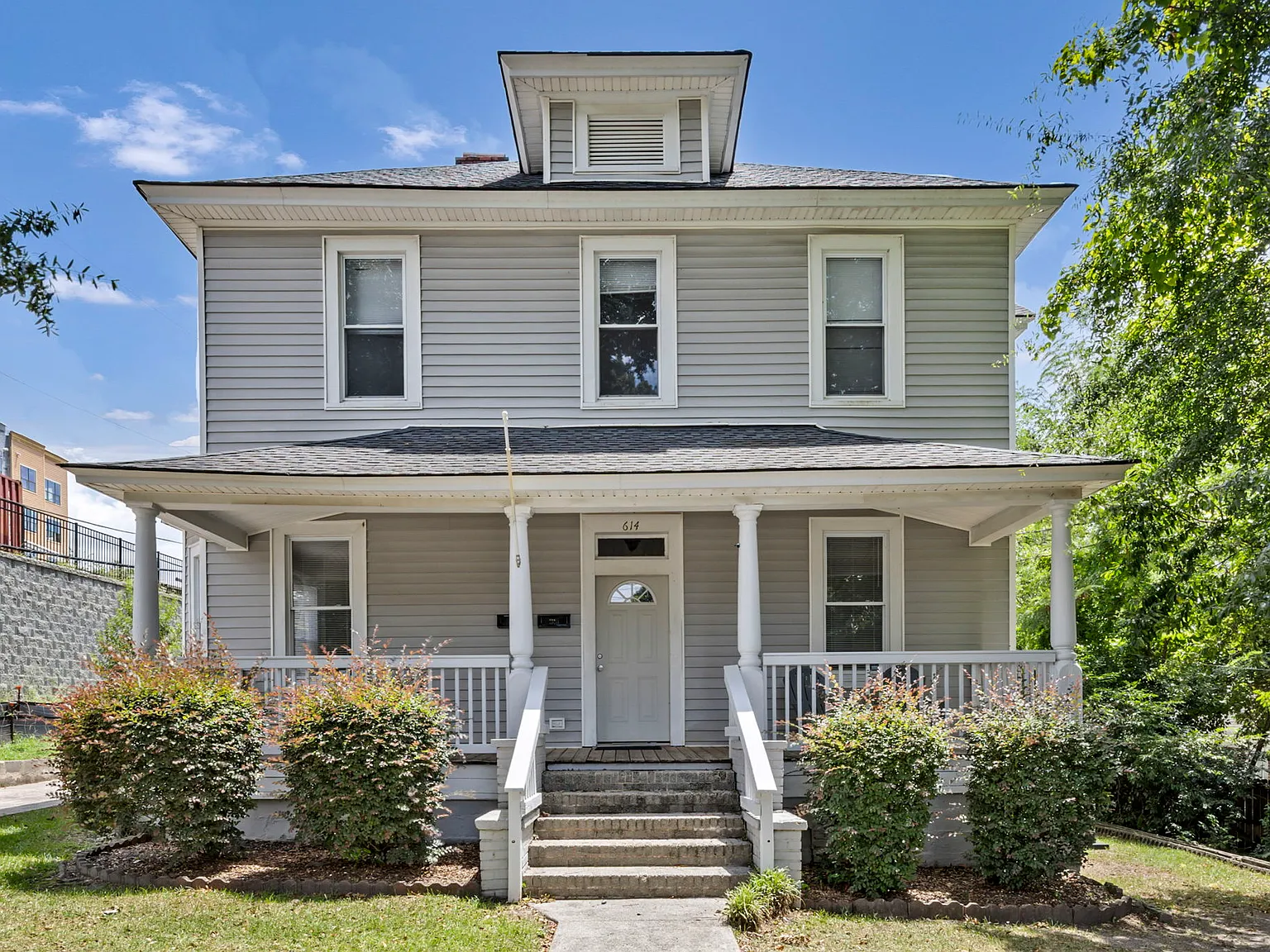 5 bed, 2221 sqft, $5,500 — Photo 1