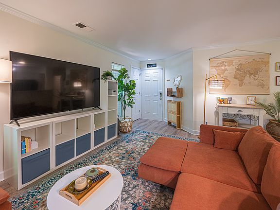 5th image of 2500 Cranbrook Ln APT 10
