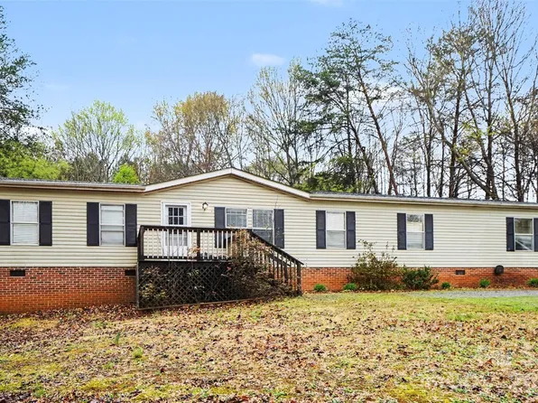 1047 Galway Ln, Clover, SC 29710