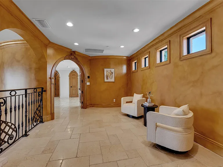 1011 Rhodes Villa Ave — Photo 89