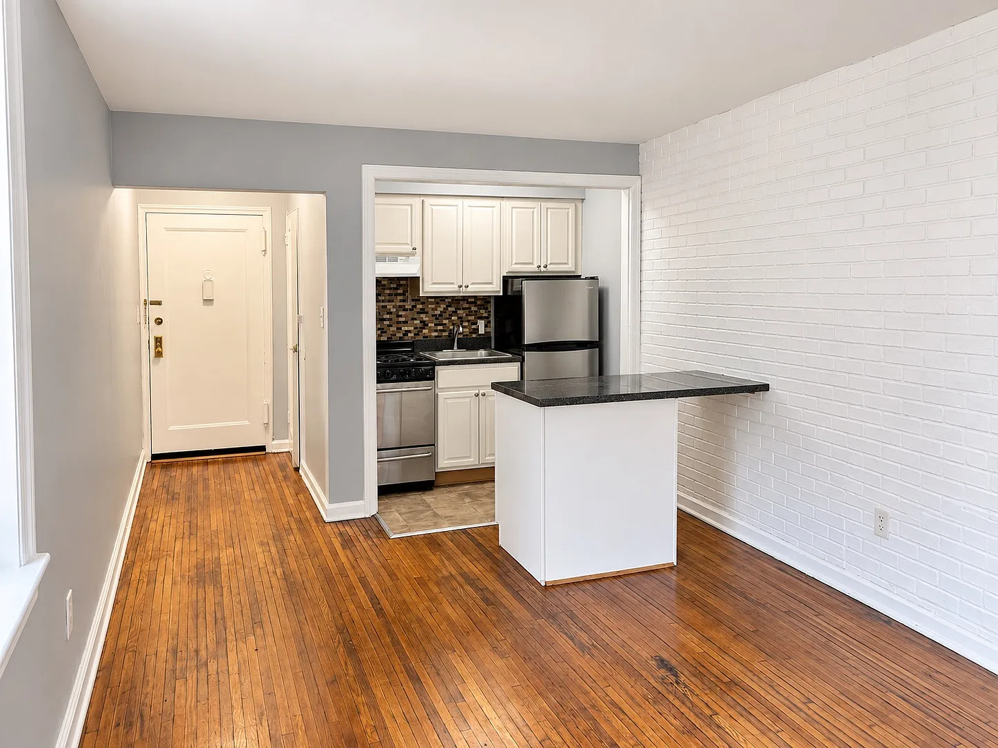 1 bed, 575 sqft, $1,900 — Photo 3