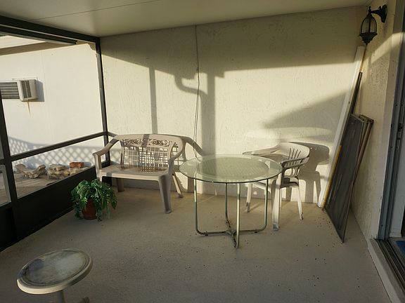3rd image of 10529 Larissa St