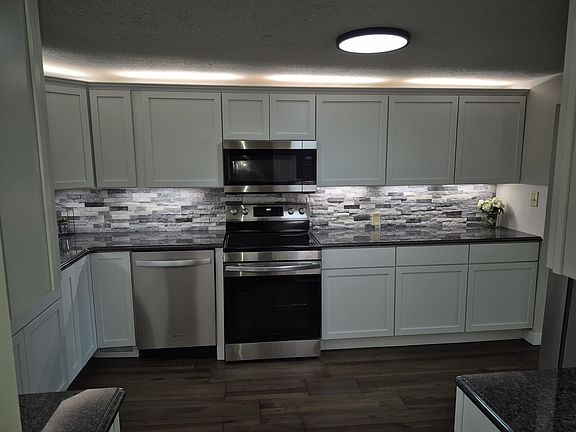 4th image of 620 E 2nd St