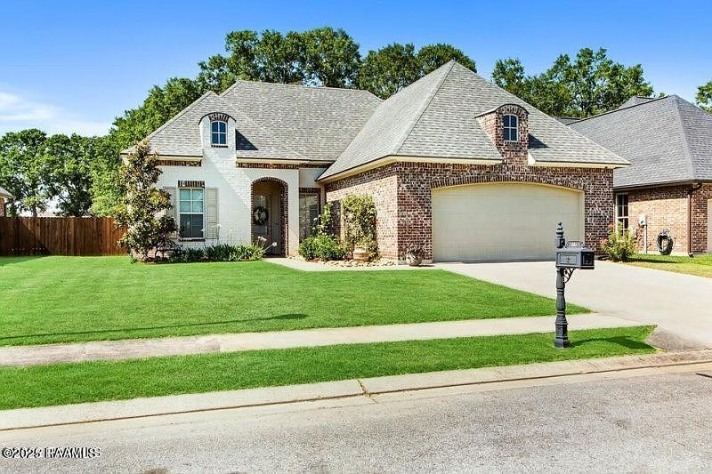 1st image of 305 Monterey Dr