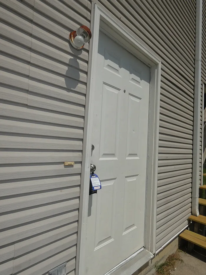 3 bed, 2.0 bath, 1014 sqft, $1,450 — Photo 2