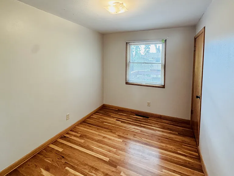 3929 Lakeview Dr — Photo 7