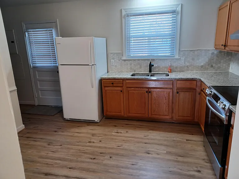 210 N Cedar Ave — Photo 9