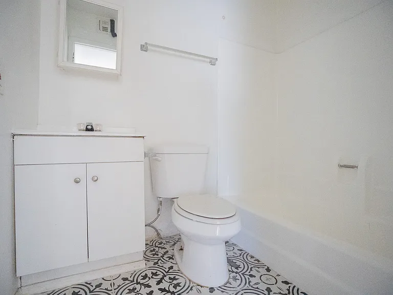 1703 W Mountain View Rd — Photo 13