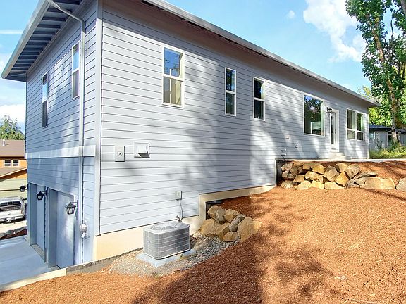 Oxford back exterior.