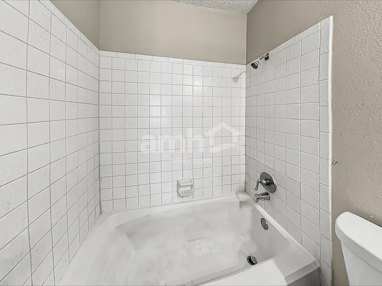 7659 Chatsworth — Photo 12