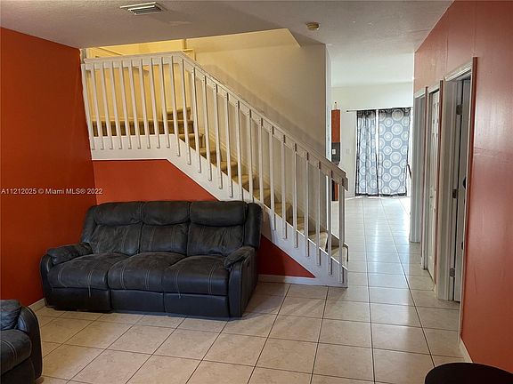 4th image of 3064 SE 17th Ave #0
