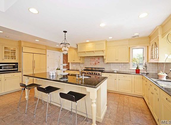 5th image of 102 3rd St