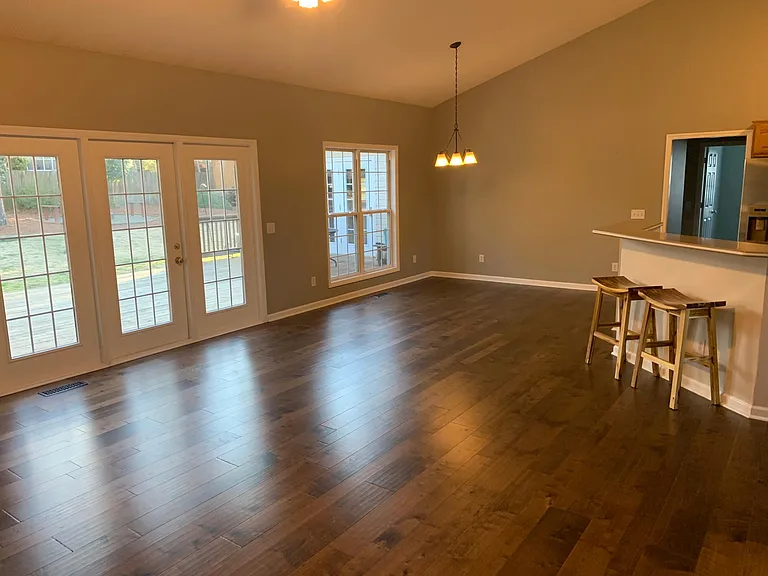 200 Rothbury Dr — Photo 3