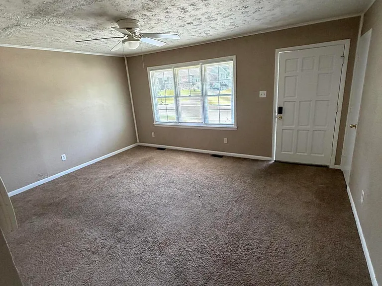 2405 Windwood Ct — Photo 6