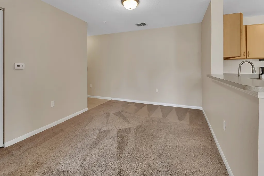 3 bed, 1162 sqft, $1,695 — Photo 2
