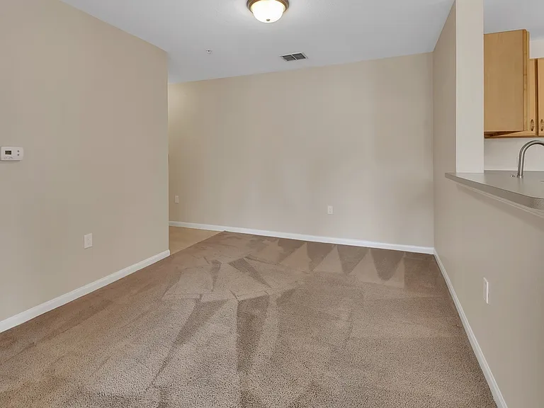 940 Village Trl #4-207 — Photo 2