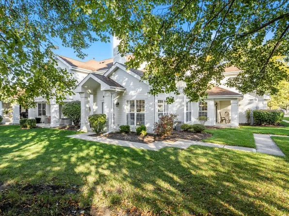 1320 Georgetown Dr, Batavia, IL 60510