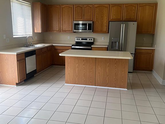 5th image of 592 First Cape Coral Dr