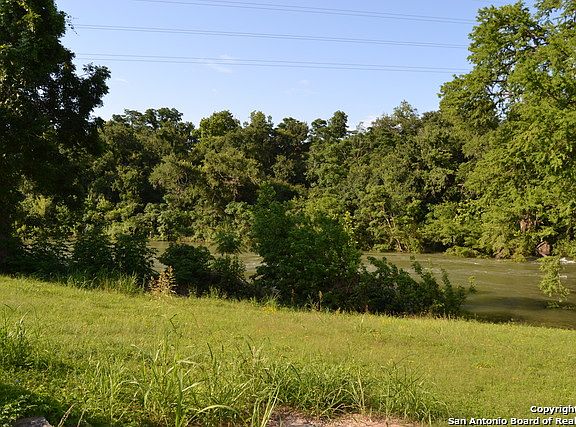 5th image of 1106 Hillcrest Dr
