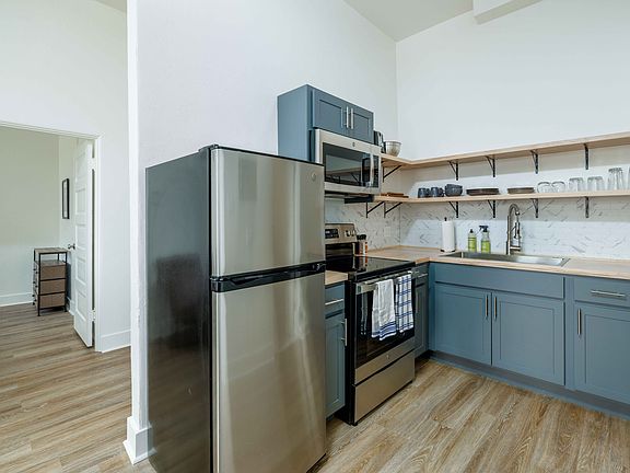 3rd image of 108 E Lewis St APT 20