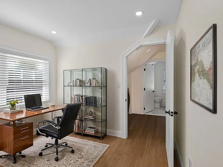 18 Walnut St #B — Photo 14