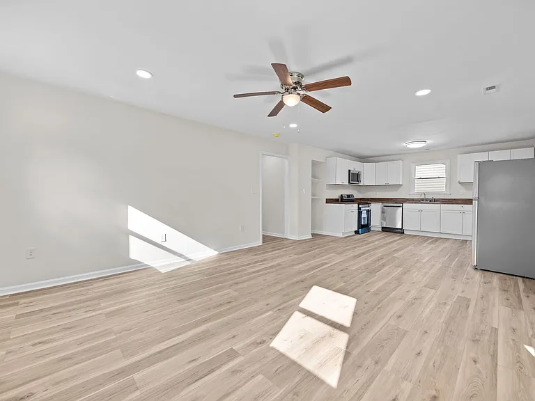 1005 E Russell Ave — Photo 16