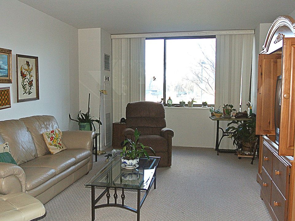 1st image of 26910 Grand Central Pkwy APT 2M