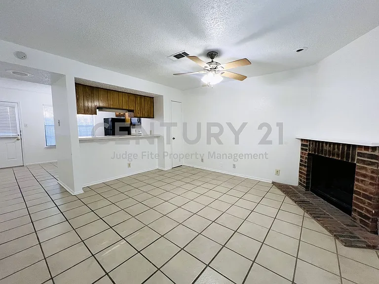 929 W Hickory St #A-5 — Photo 6