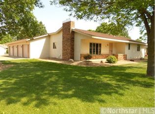 911 Clay St S, Shakopee, MN 55379