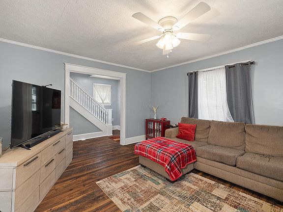 4th image of 411 E Pleasant St