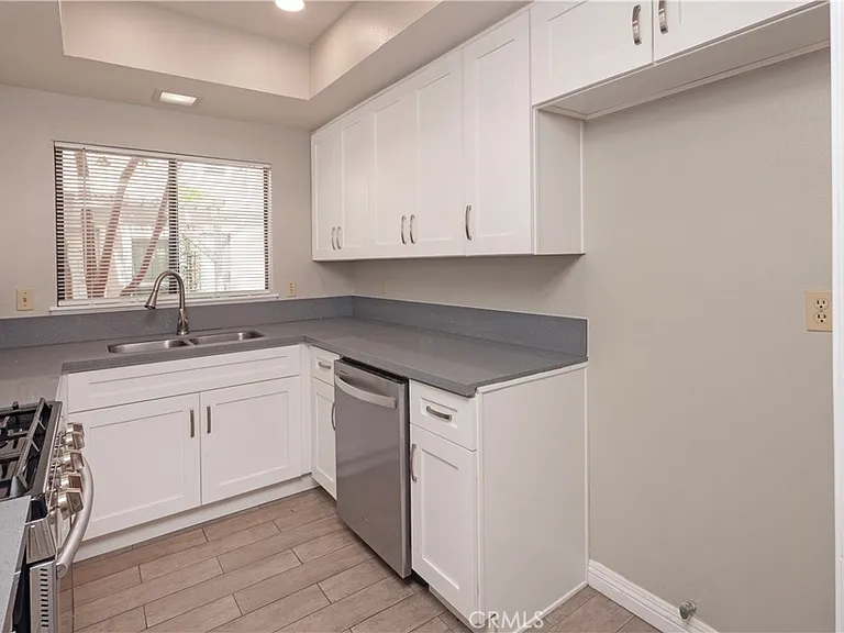 328 W 7th St — Photo 10