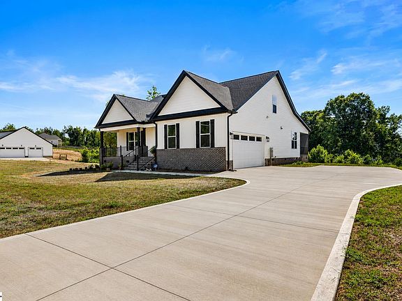 3rd image of 748 Cattle Dr