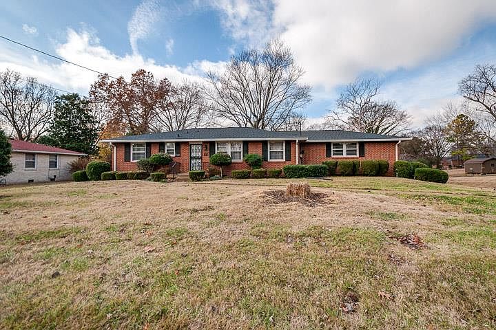 1st image of 909 Crownhill Dr