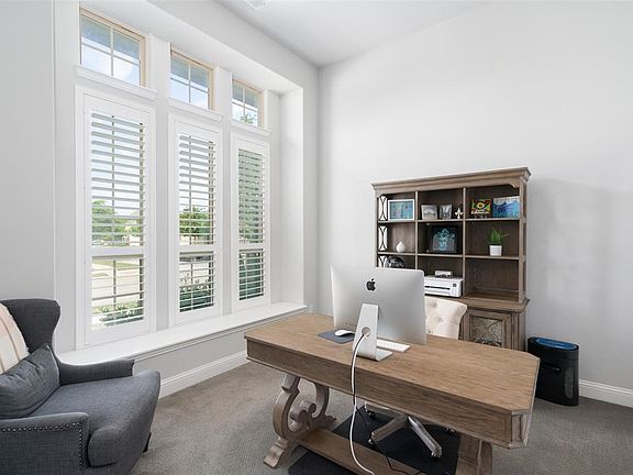 3rd image of 2024 Overton Park Dr
