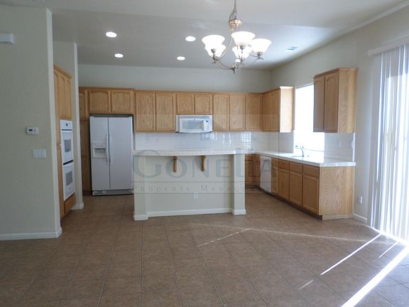 4th image of 4690 Hutchinson Ln