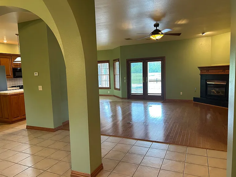 599 S Main St — Photo 2