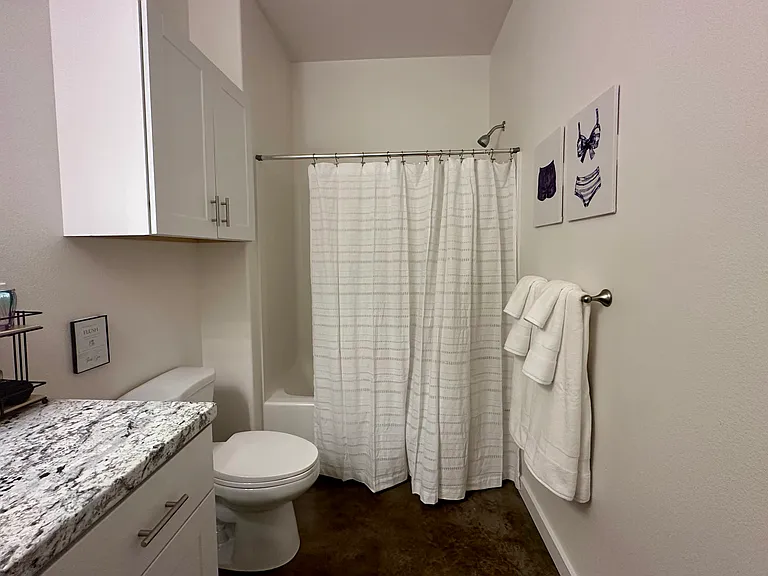 504 S Alder St #4 — Photo 3