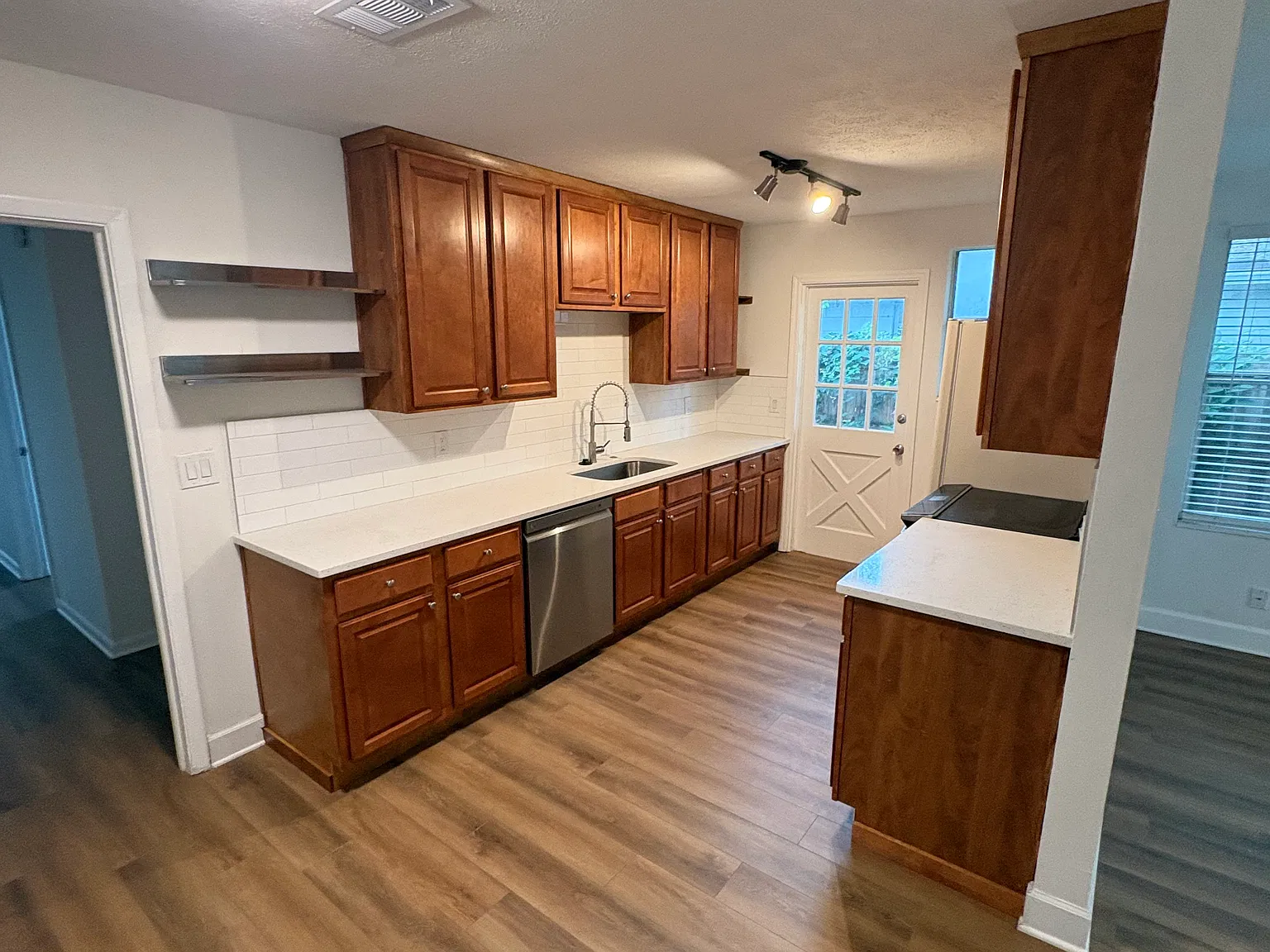 2 bed, 950 sqft, $2,250 — Photo 4