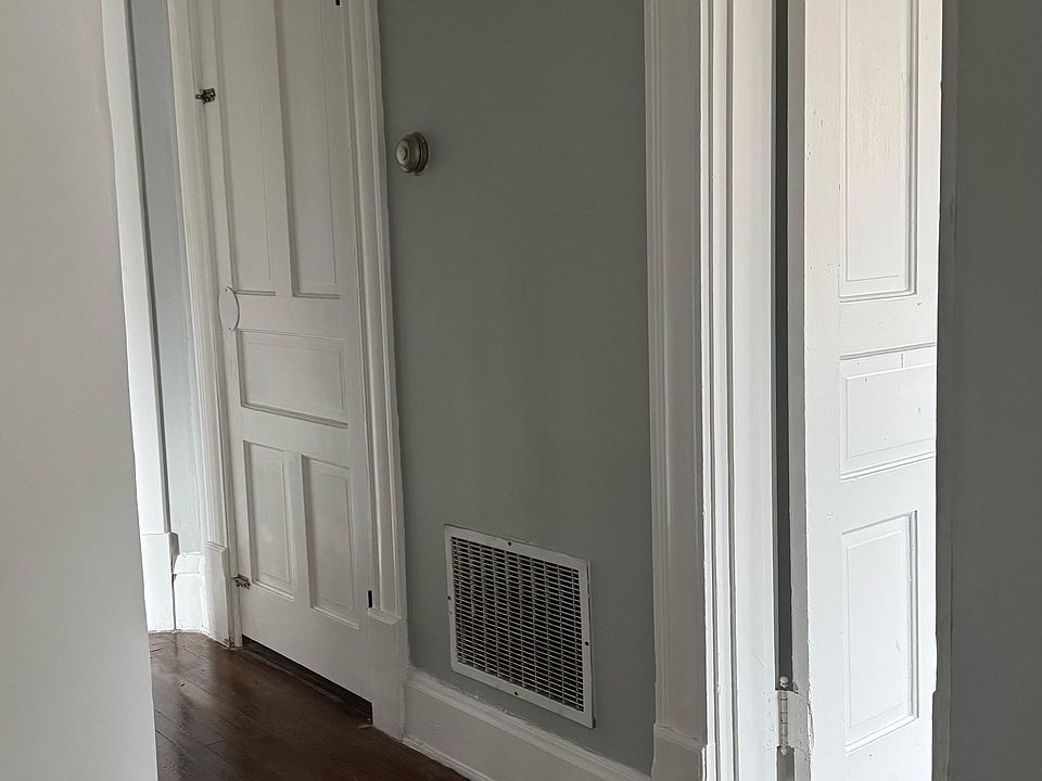 1st image of 301 E Locust St #1/2