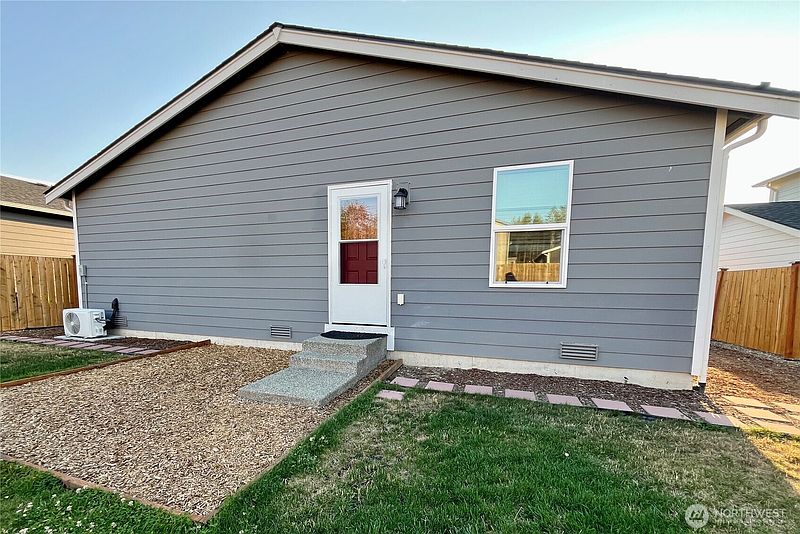 4th image of 221 NE Belfair Station Drive