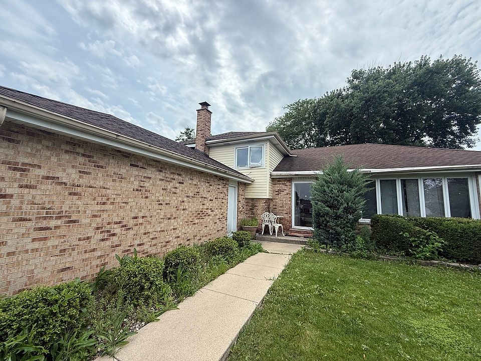 1st image of 15226 Oxford Dr