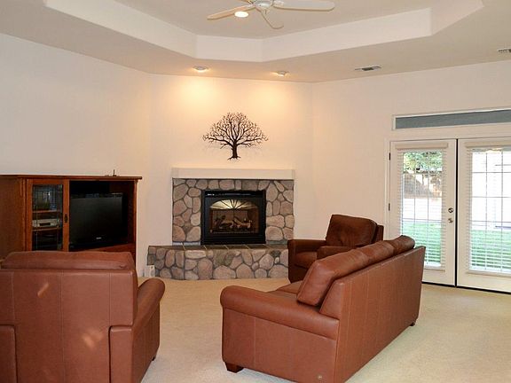 3rd image of 3487 Sherwood Ct