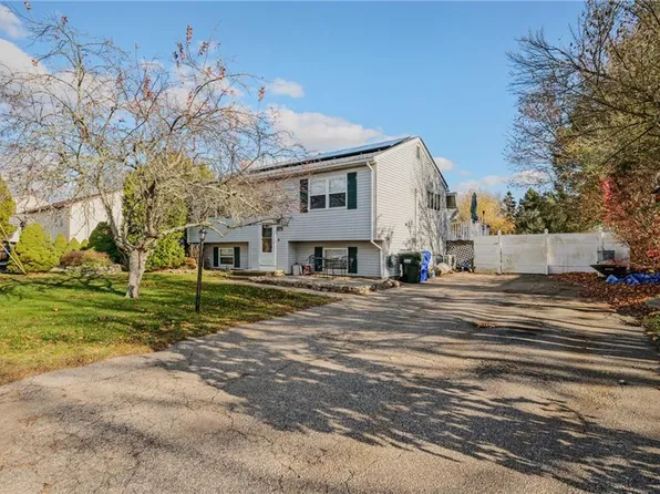 17 Byron Dr, Westerly, RI 02891