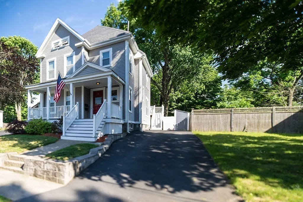 3 bed, 1.0 bath, 9999 sqft, $3,200 — Photo 2