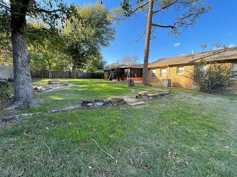 1004 Cottonwood St — Photo 18