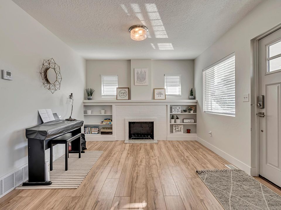 Front, upstairs living room