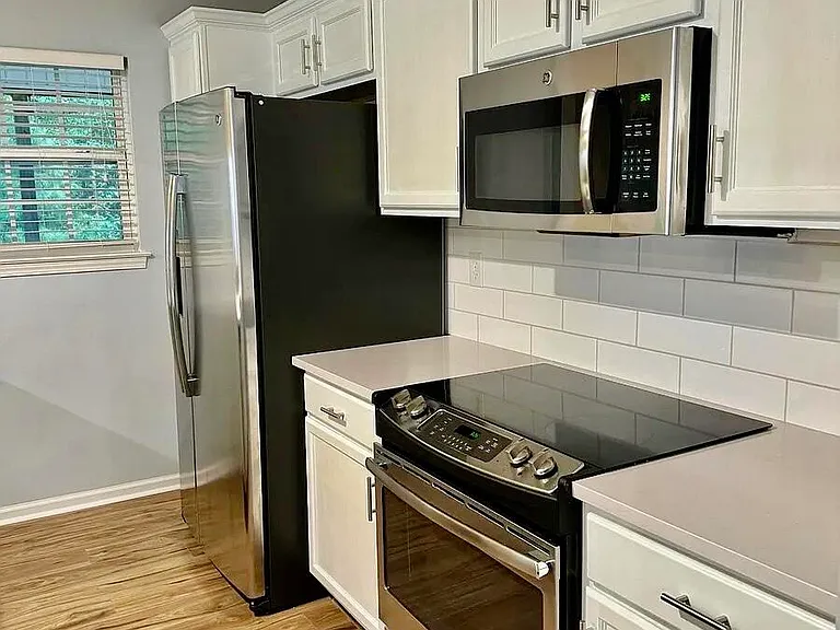 380 Stefan Dr — Photo 7