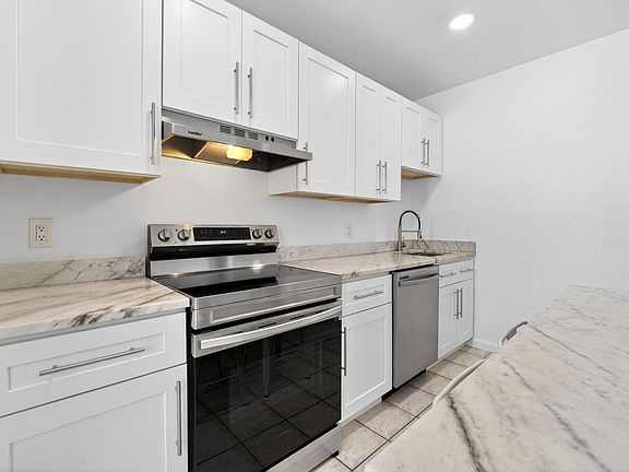 2nd image of 412 SE 16th St #3A